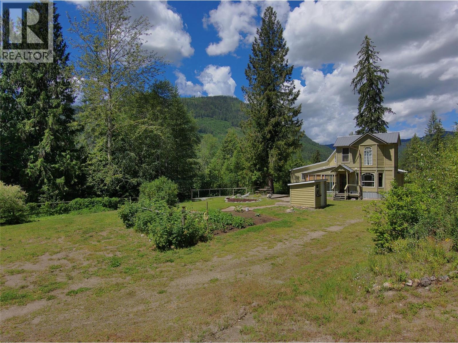 440 Hubscher Road, Ross Spur, British Columbia  V0G 1L0 - Photo 5 - 10394009