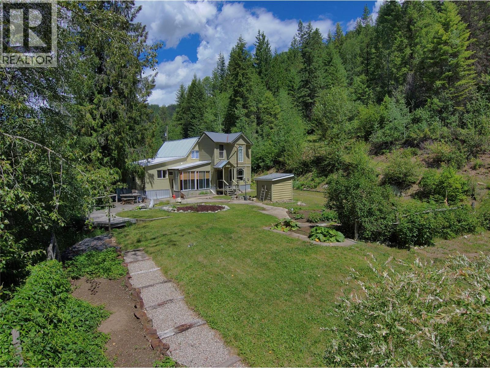 440 Hubscher Road, Ross Spur, British Columbia  V0G 1L0 - Photo 8 - 10394009