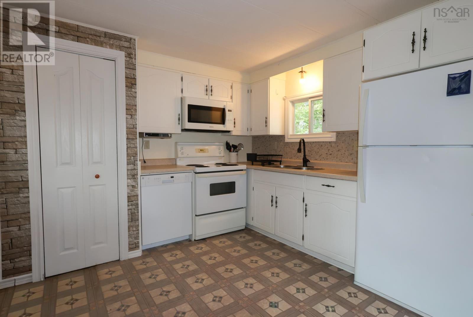 231 Seasons Drive, Bridgewater, Nova Scotia  B4V 3M6 - Photo 4 - 202617369