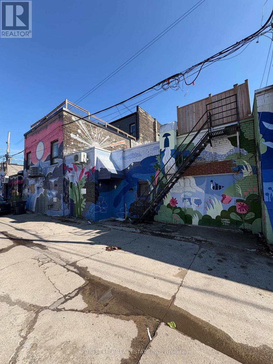 2ND FLOOR - 724 1/2 QUEEN STREET E Toronto (South Riverdale), ON M4M 1H2