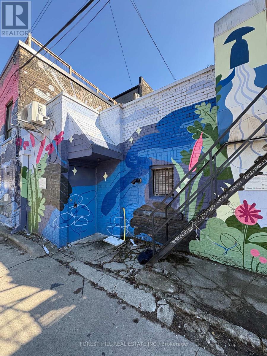 2ND FLOOR - 724 1/2 QUEEN STREET E Toronto (South Riverdale), ON M4M 1H2