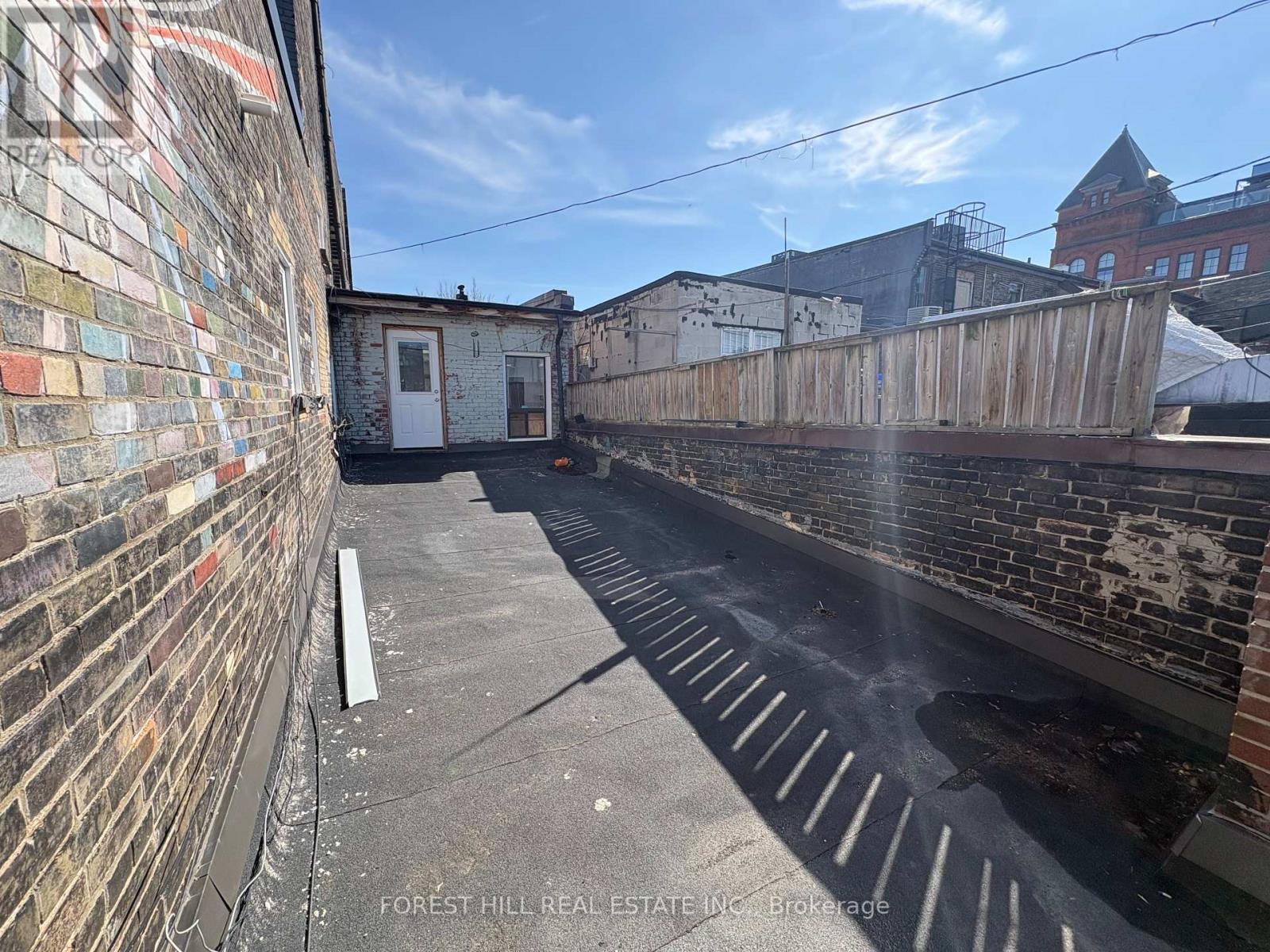 2ND FLOOR - 724 1/2 QUEEN STREET E Toronto (South Riverdale), ON M4M 1H2