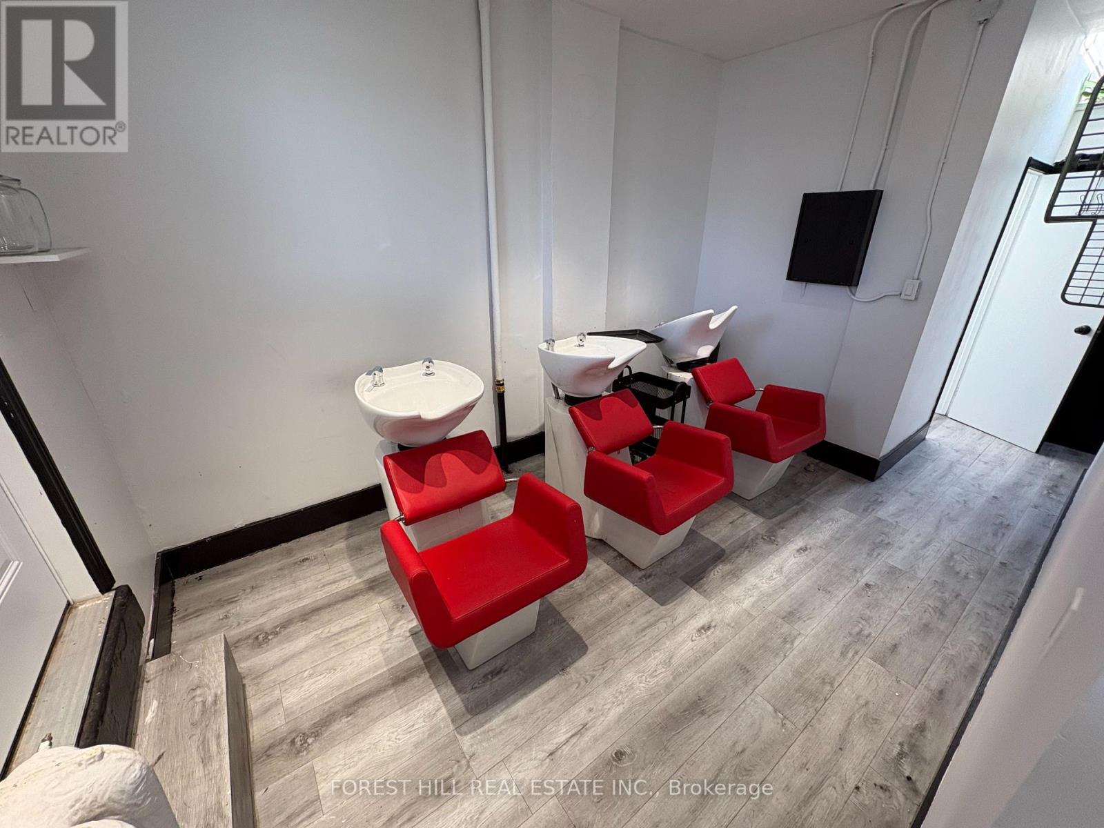 2ND FLOOR - 724 1/2 QUEEN STREET E Toronto (South Riverdale), ON M4M 1H2