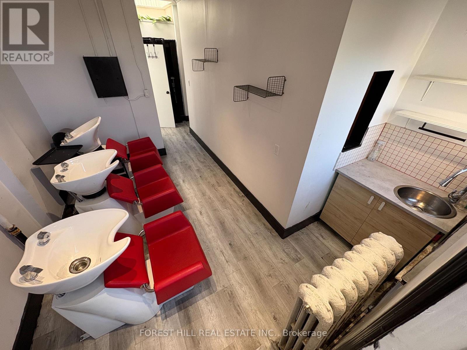 2ND FLOOR - 724 1/2 QUEEN STREET E Toronto (South Riverdale), ON M4M 1H2