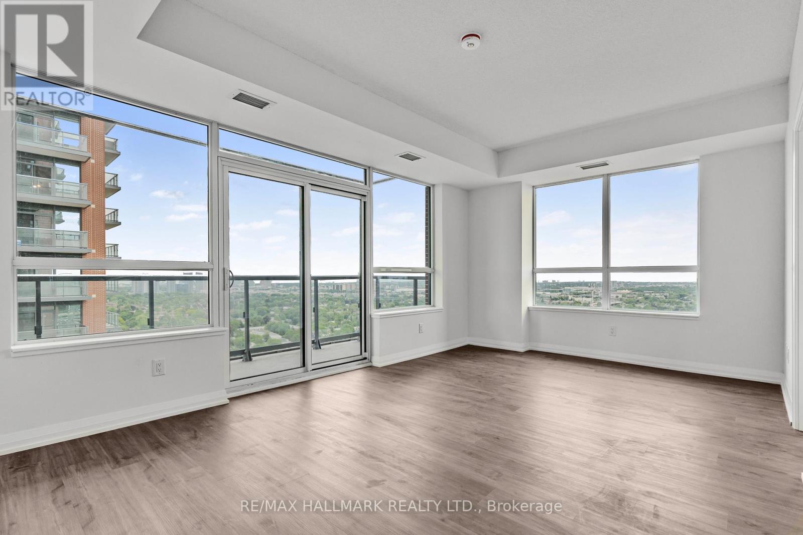 2207 - 3260 Sheppard Avenue E, Toronto, Ontario M1T 0B5 - Photo 2 - E13557596