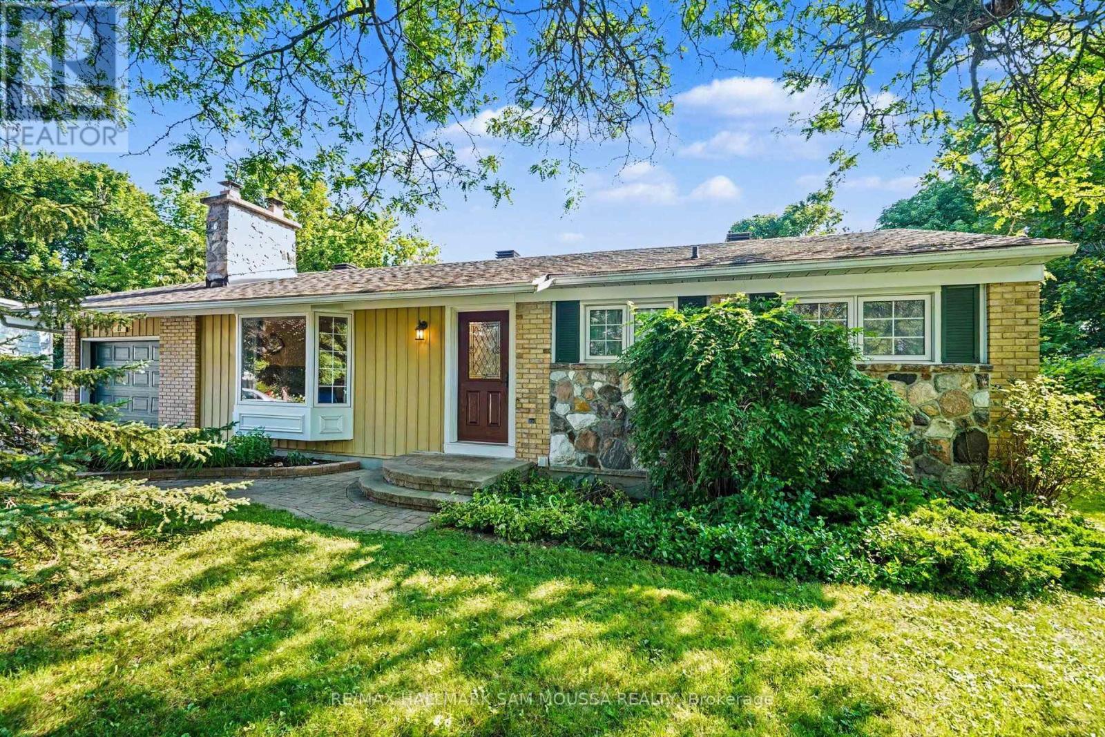 11 Springdale Crescent, Ottawa, Ontario  K2H 5T7 - Photo 2 - X13557552