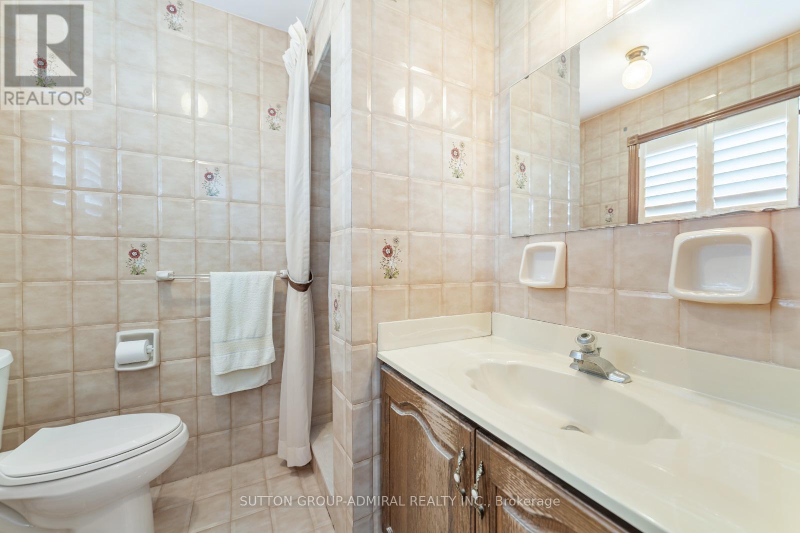48 Weldrick Road W, Richmond Hill, Ontario  L4C 3T8 - Photo 19 - N13557434