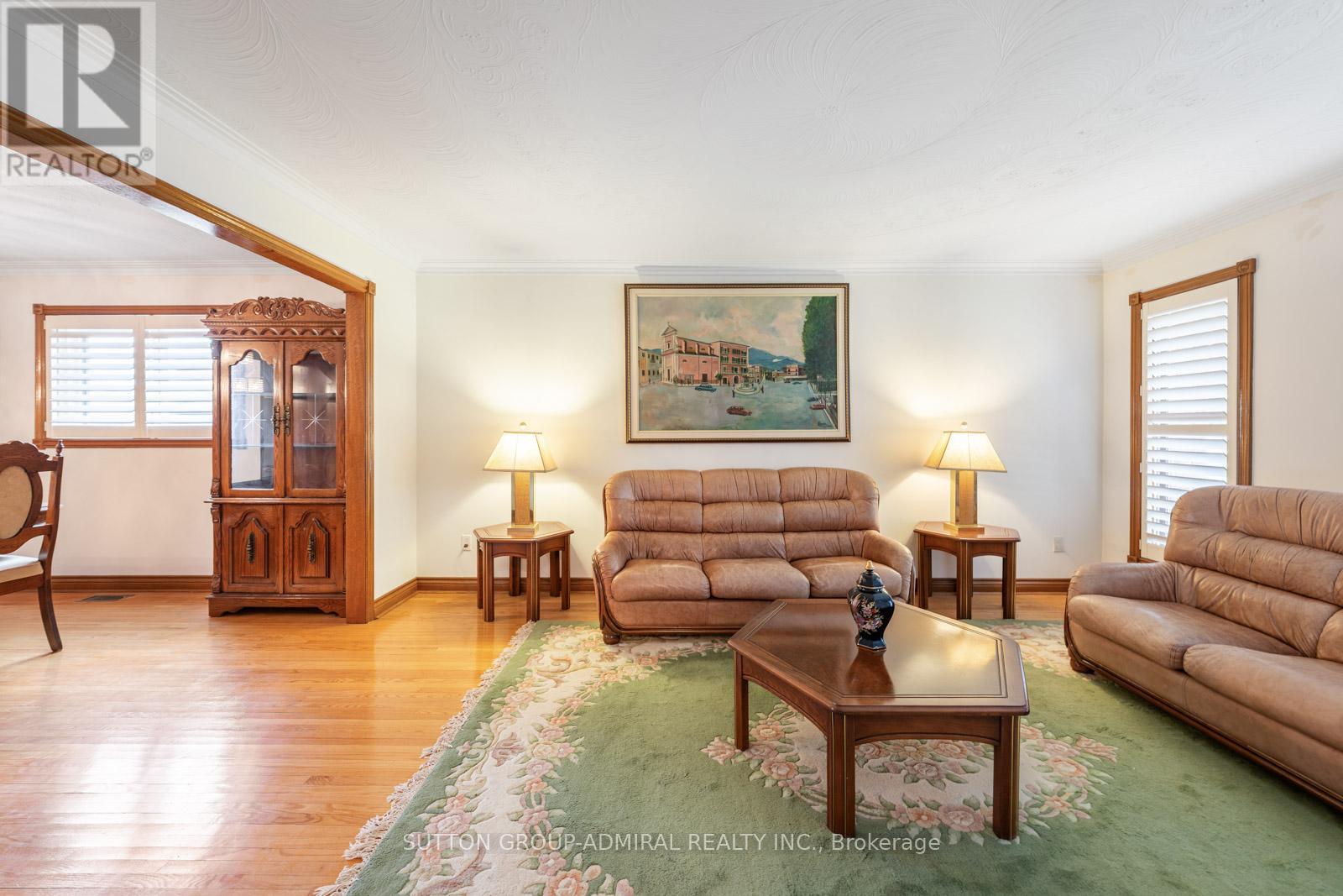 48 Weldrick Road W, Richmond Hill, Ontario  L4C 3T8 - Photo 4 - N13557434