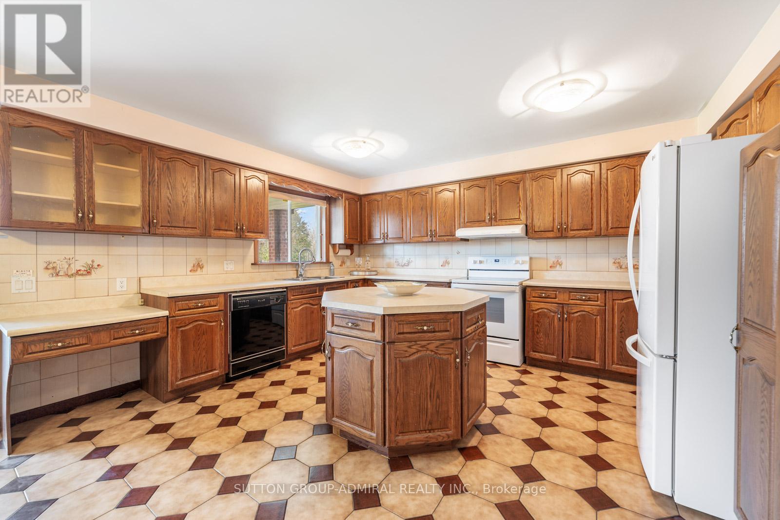 48 Weldrick Road W, Richmond Hill, Ontario  L4C 3T8 - Photo 8 - N13557434