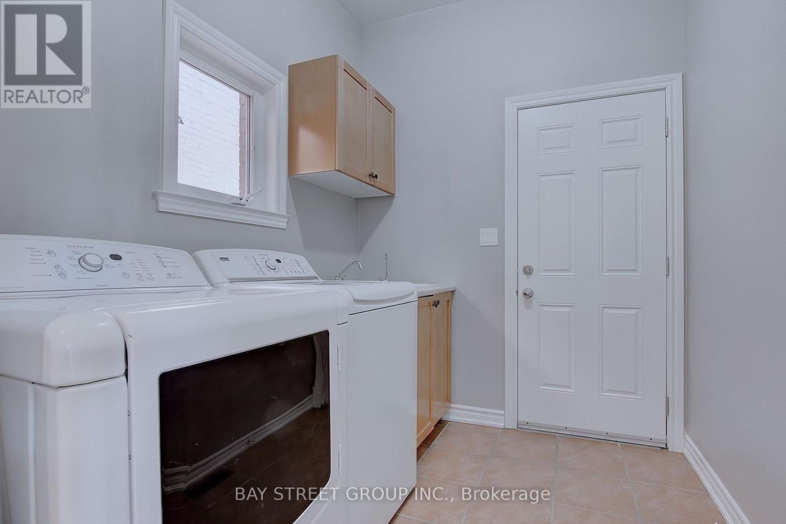 23 Eagle Peak Drive, Richmond Hill, Ontario  L4S 2W3 - Photo 4 - N13557524