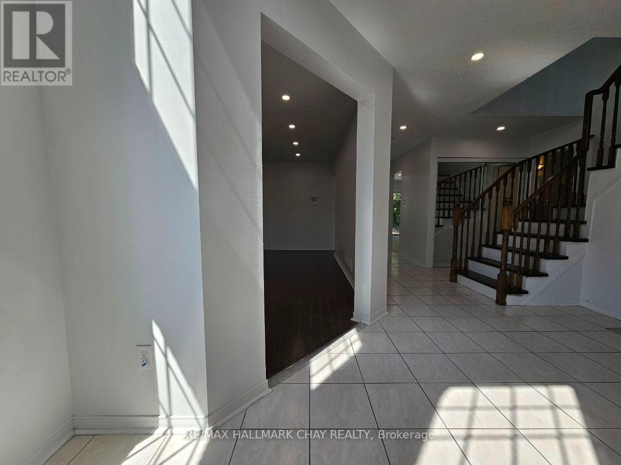 219 Wessenger Drive, Barrie (Holly), Ontario  L4N 8R4 - Photo 4 - S13557684