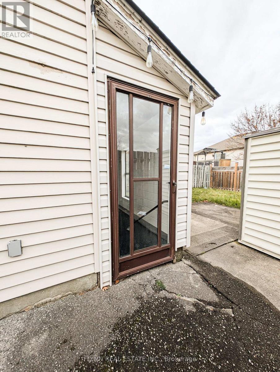 2 - 164 WINDSOR STREET, Welland (Broadway)