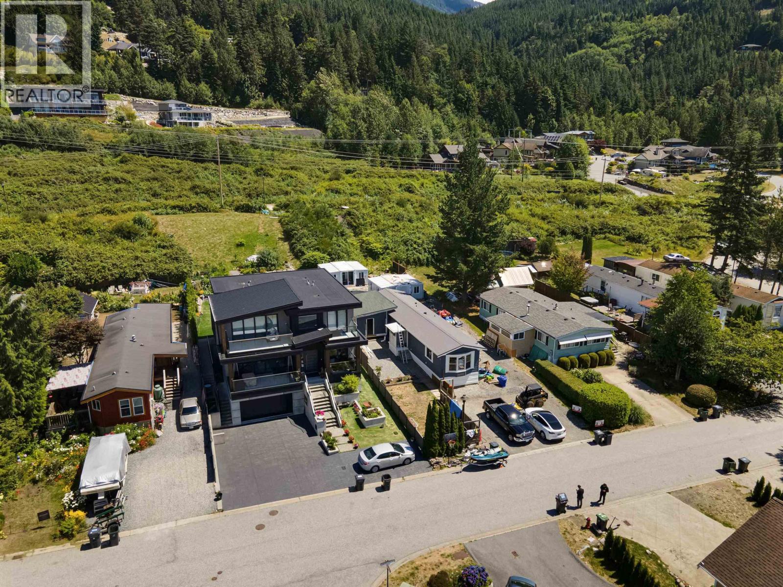 819 Britannia Way, Squamish, British Columbia  V8B 1J2 - Photo 31 - R3135591