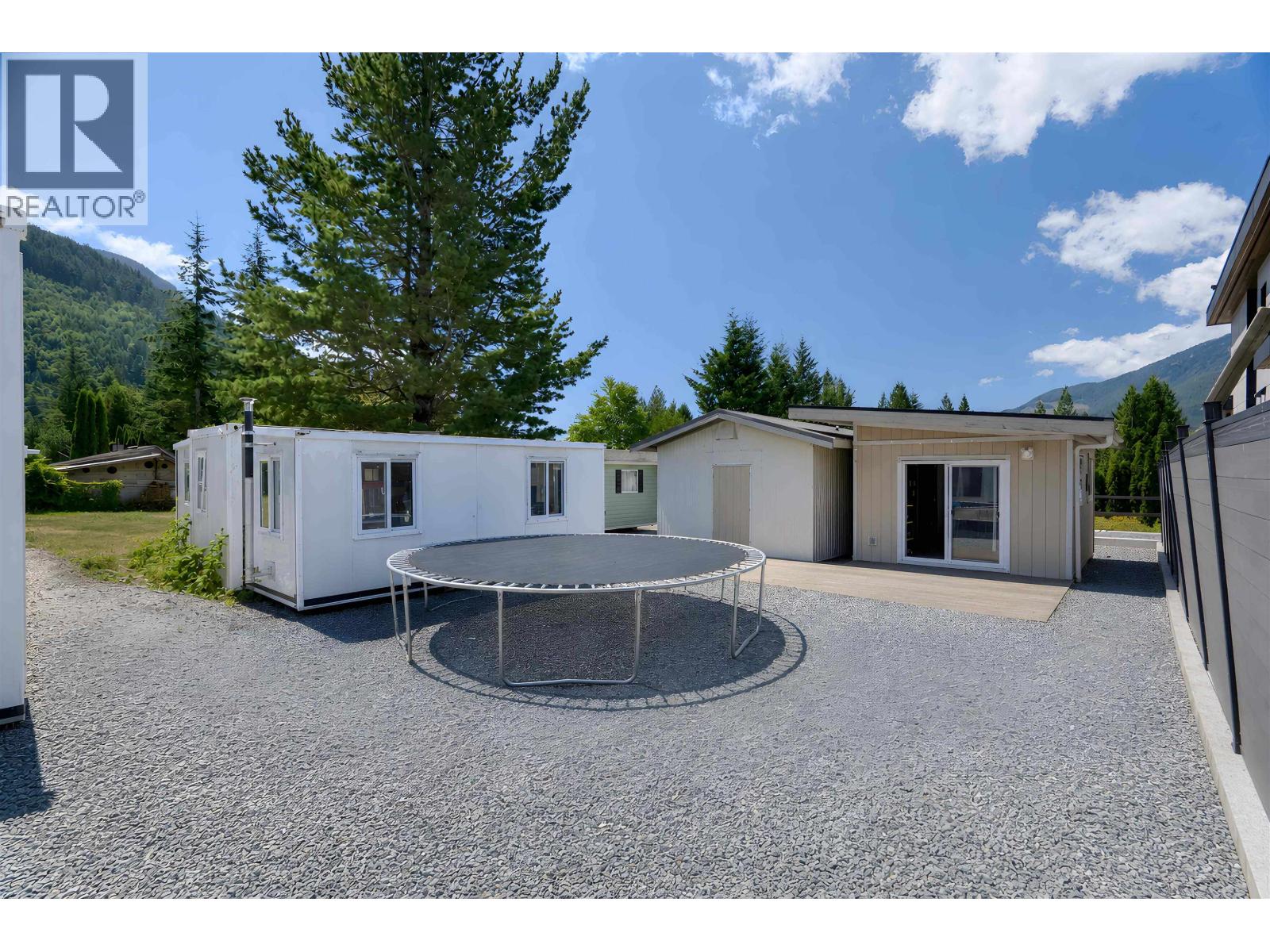 819 Britannia Way, Squamish, British Columbia  V8B 1J2 - Photo 29 - R3135591