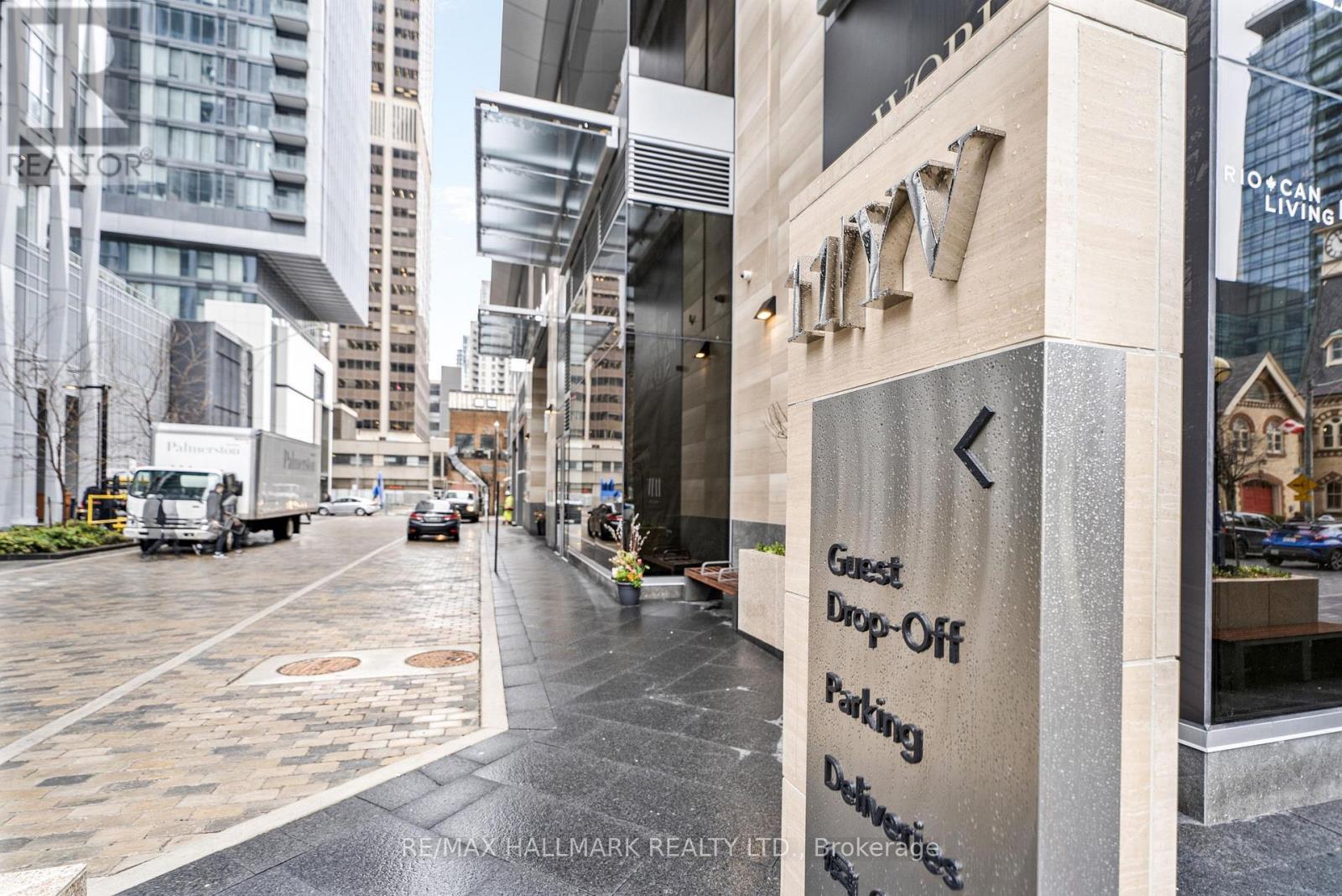3406 - 11 Yorkville Avenue, Toronto, Ontario  M4W 1L2 - Photo 3 - C13557742