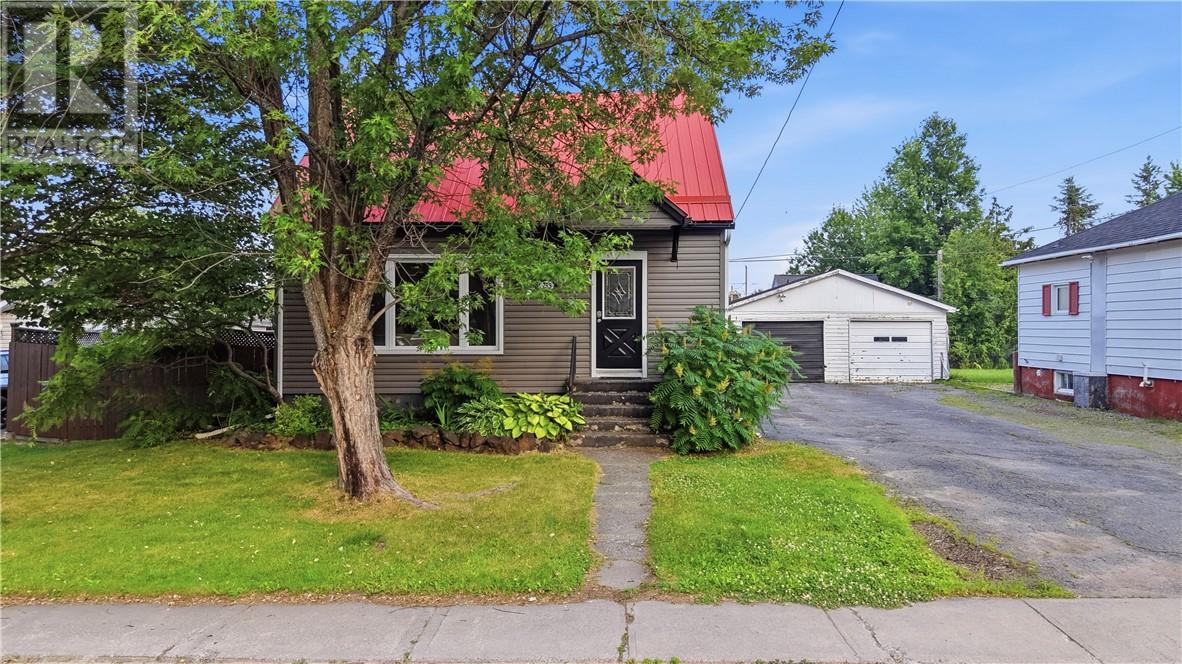 253 Eighth Avenue, Lively