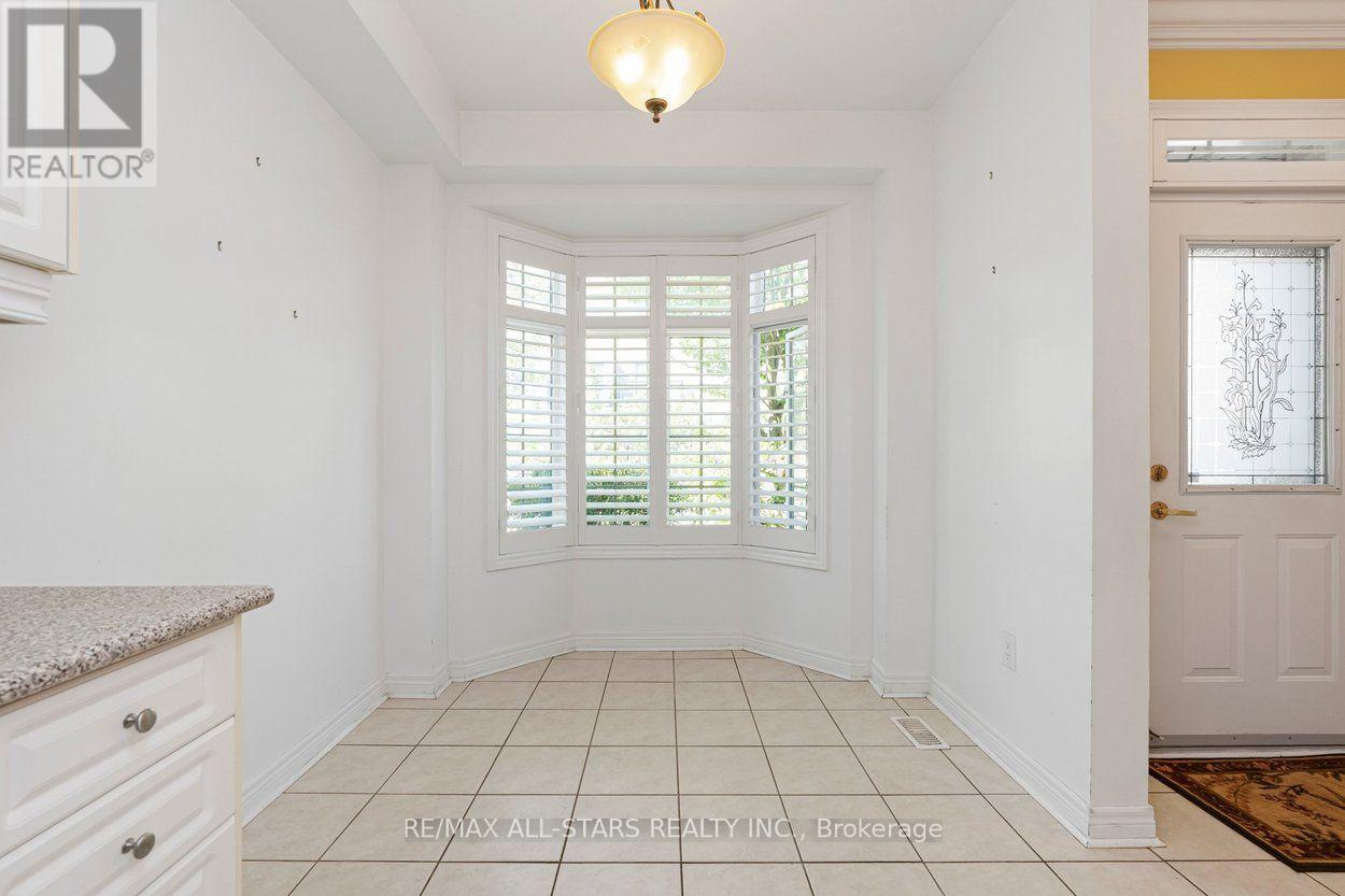 113 Louisbourg Way, Markham, Ontario  L6E 2A2 - Photo 14 - N13557694