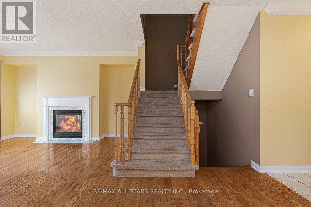 113 Louisbourg Way, Markham, Ontario  L6E 2A2 - Photo 15 - N13557694