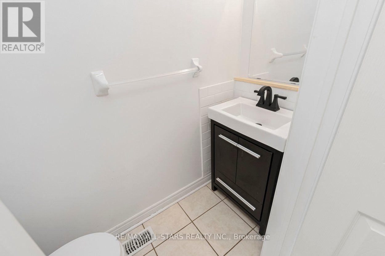 113 Louisbourg Way, Markham, Ontario  L6E 2A2 - Photo 16 - N13557694