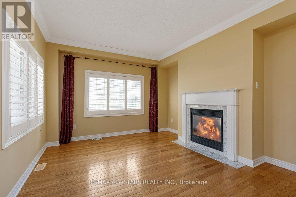 113 Louisbourg Way, Markham, Ontario  L6E 2A2 - Photo 3 - N13557694
