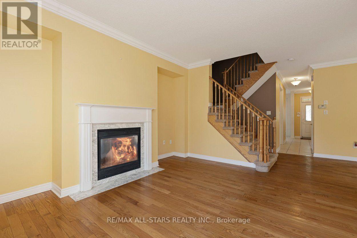 113 Louisbourg Way, Markham, Ontario  L6E 2A2 - Photo 4 - N13557694