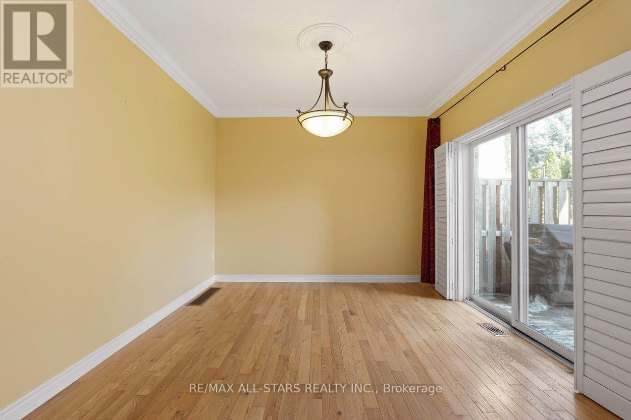 113 Louisbourg Way, Markham, Ontario  L6E 2A2 - Photo 7 - N13557694