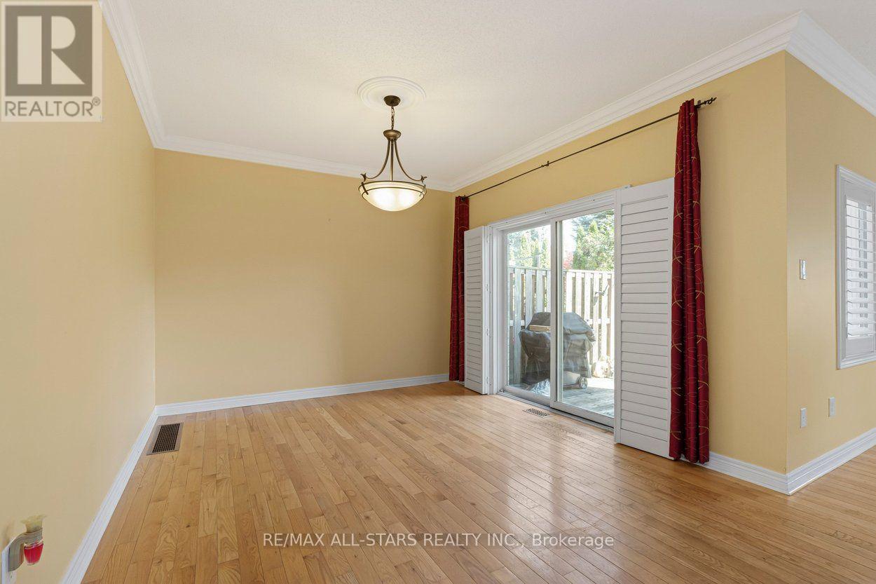 113 Louisbourg Way, Markham, Ontario  L6E 2A2 - Photo 8 - N13557694