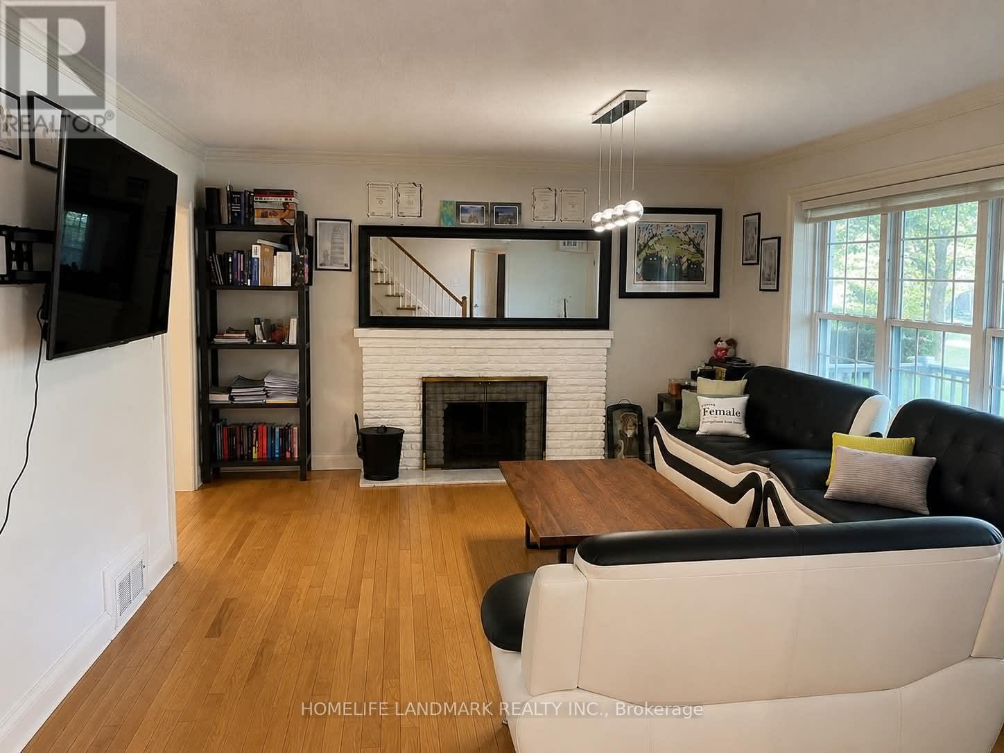 75 Cumberland Drive, Mississauga, Ontario  L5G 3N1 - Photo 4 - W13516576
