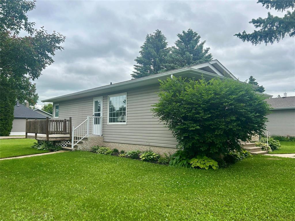 526 Second Avenue, Carberry, Manitoba  R0K 0H0 - Photo 2 - 202615212
