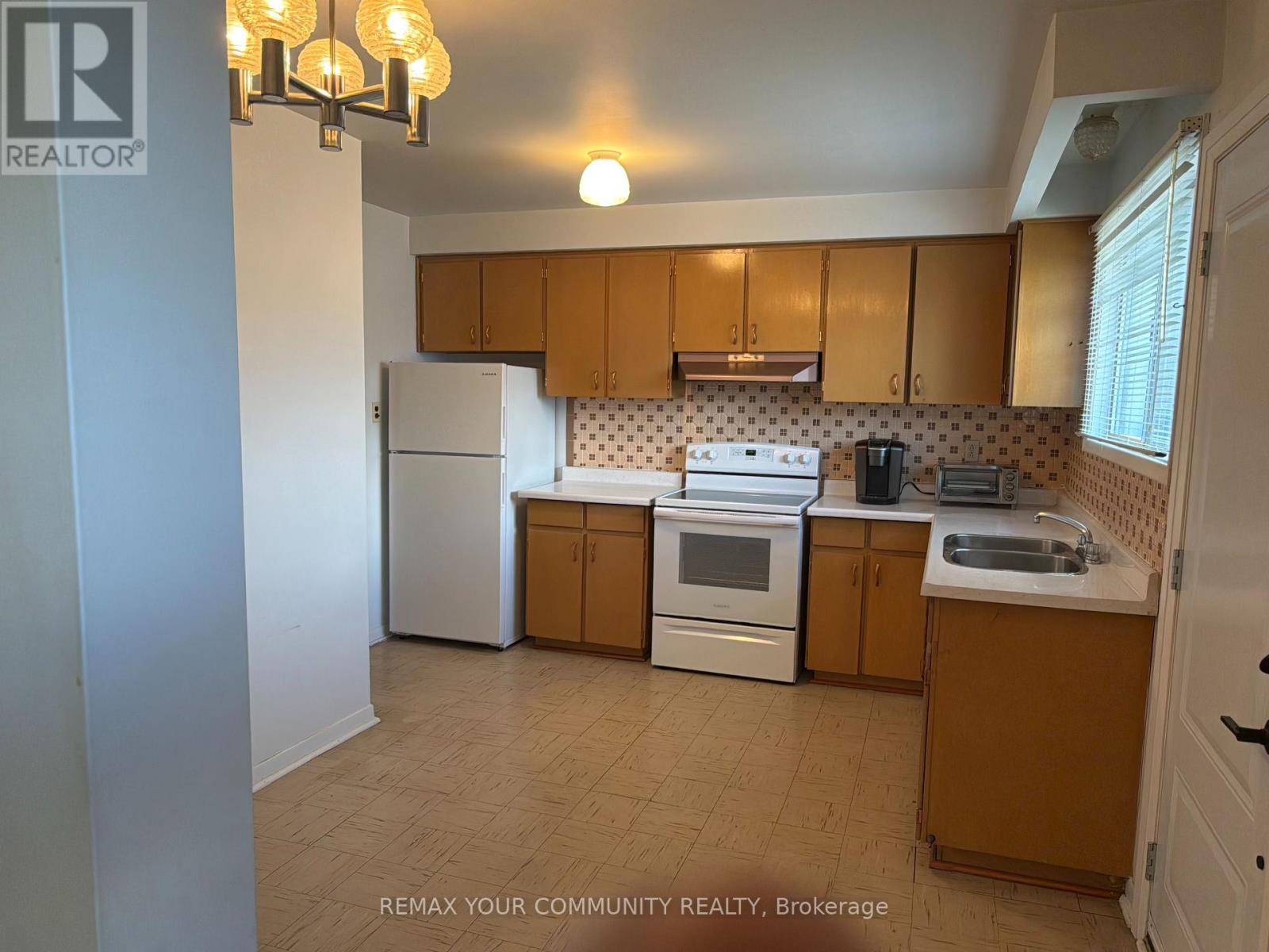 Upper - 300 Driftwood Avenue, Toronto, Ontario  M3N 2P1 - Photo 24 - W13551322