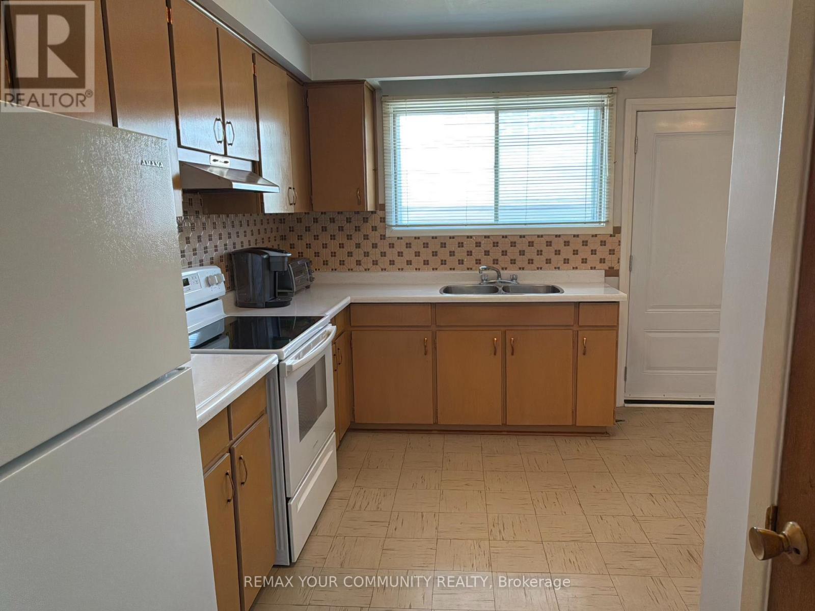 Upper - 300 Driftwood Avenue, Toronto, Ontario  M3N 2P1 - Photo 21 - W13551322