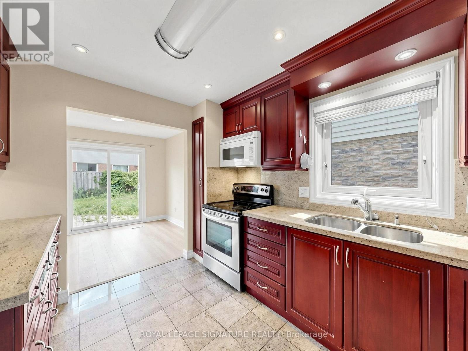 19 Troyer Court, Vaughan, Ontario  L4C 0T4 - Photo 11 - N13492548