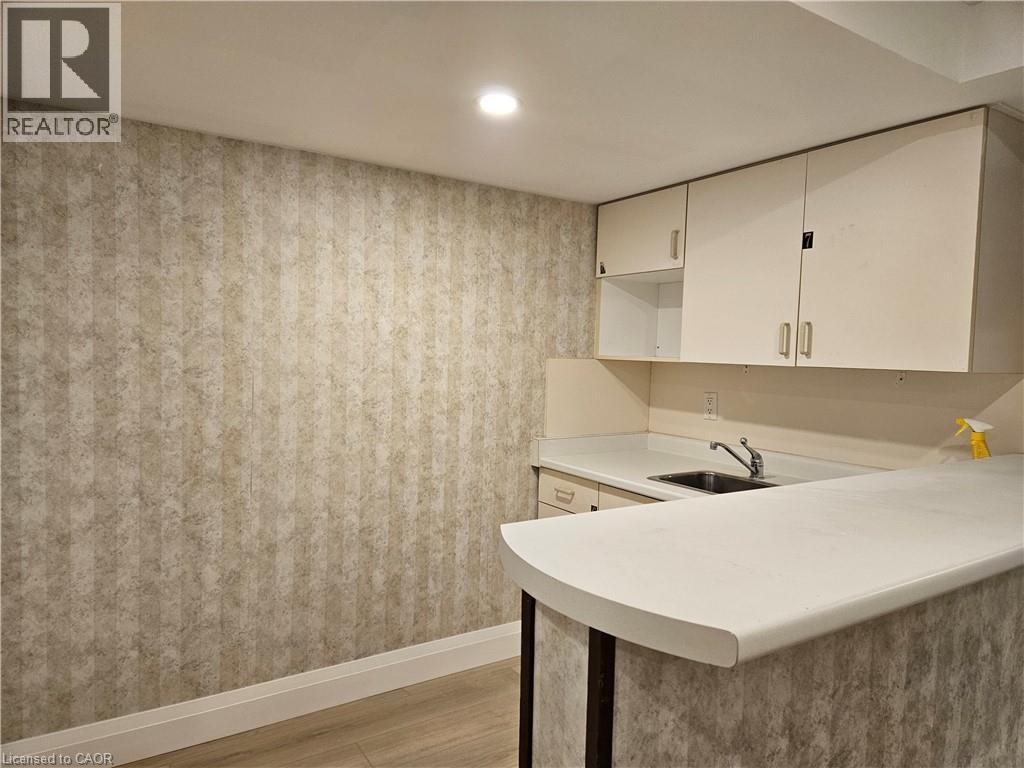 47 Westminster Avenue Unit# Upper, Hamilton, Ontario  L9C 4L8 - Photo 9 - 40847698