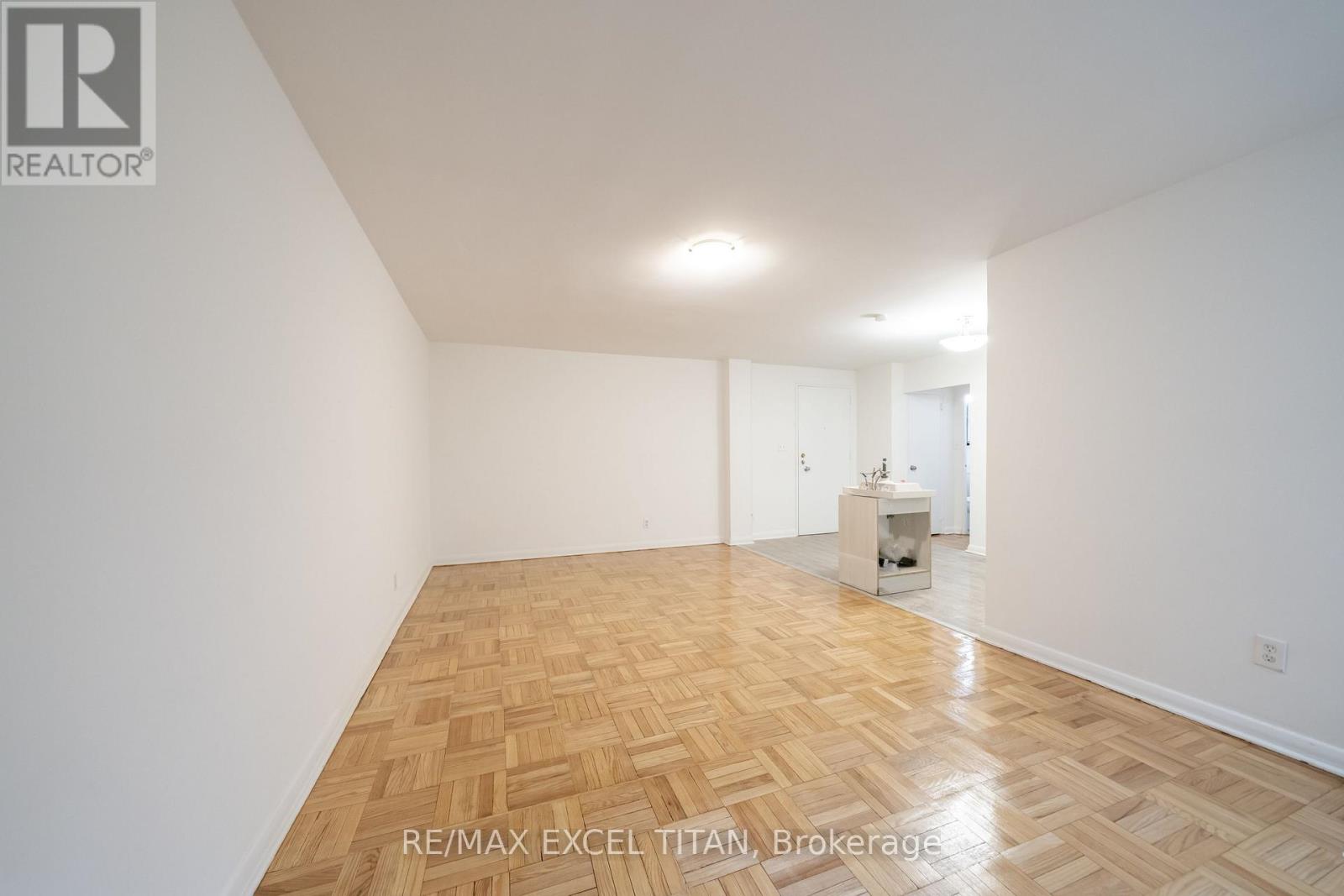 M8 - 77 Erskine Avenue, Toronto, Ontario  M4P 1Y5 - Photo 4 - C13557864