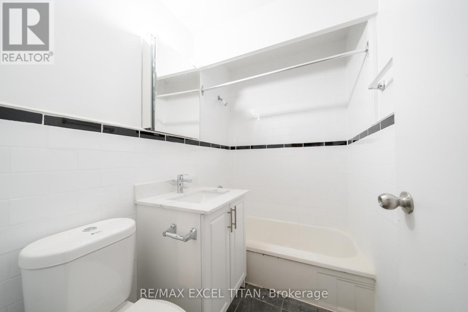 M8 - 77 Erskine Avenue, Toronto, Ontario  M4P 1Y5 - Photo 8 - C13557864