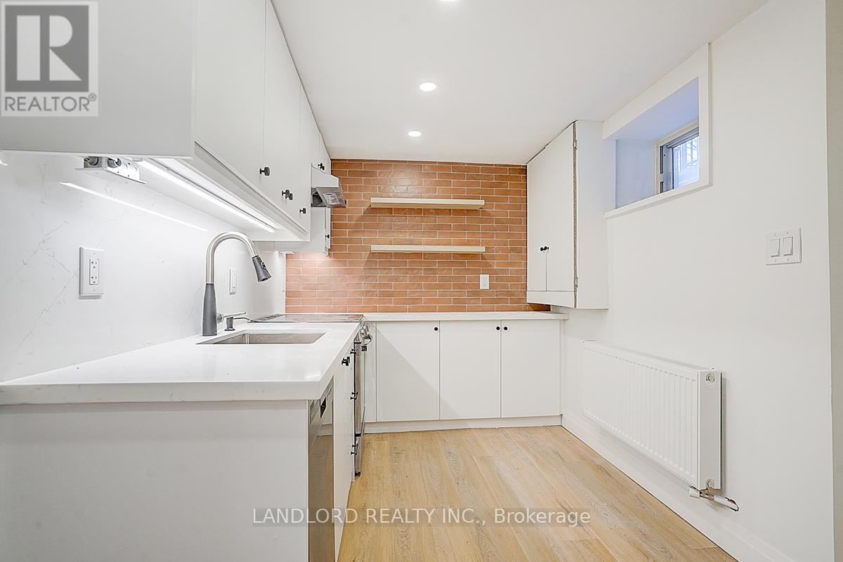 Lower Unit - 75 Kendal Avenue, Toronto, Ontario  M5R 1L8 - Photo 2 - C13557900