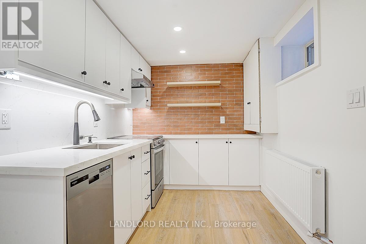 Lower Unit - 75 Kendal Avenue, Toronto, Ontario  M5R 1L8 - Photo 3 - C13557900