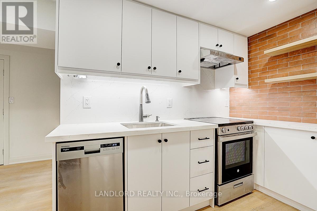 Lower Unit - 75 Kendal Avenue, Toronto, Ontario  M5R 1L8 - Photo 4 - C13557900
