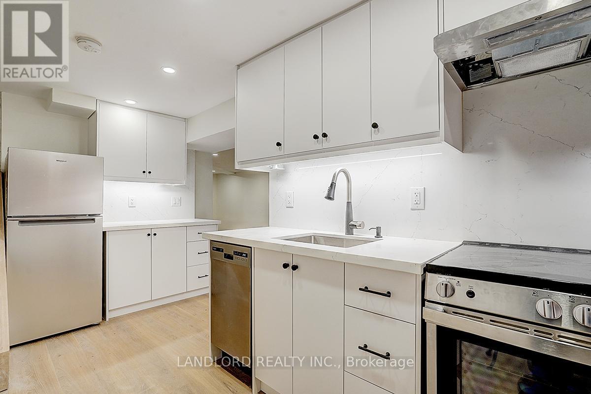 Lower Unit - 75 Kendal Avenue, Toronto, Ontario  M5R 1L8 - Photo 5 - C13557900