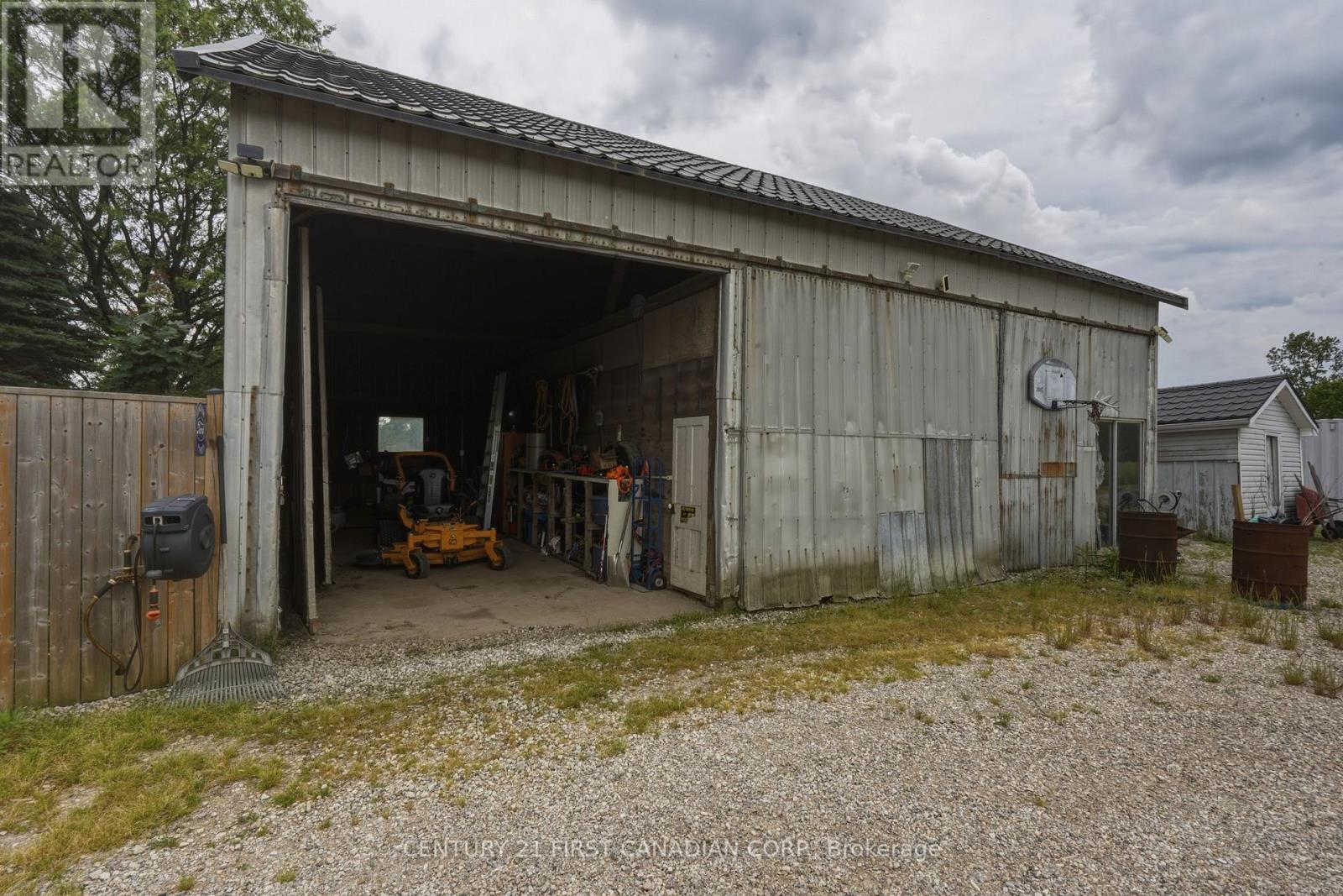 3159 Nauvoo Road, Brooke-Alvinston, Ontario  N0N 1A0 - Photo 33 - X13557954