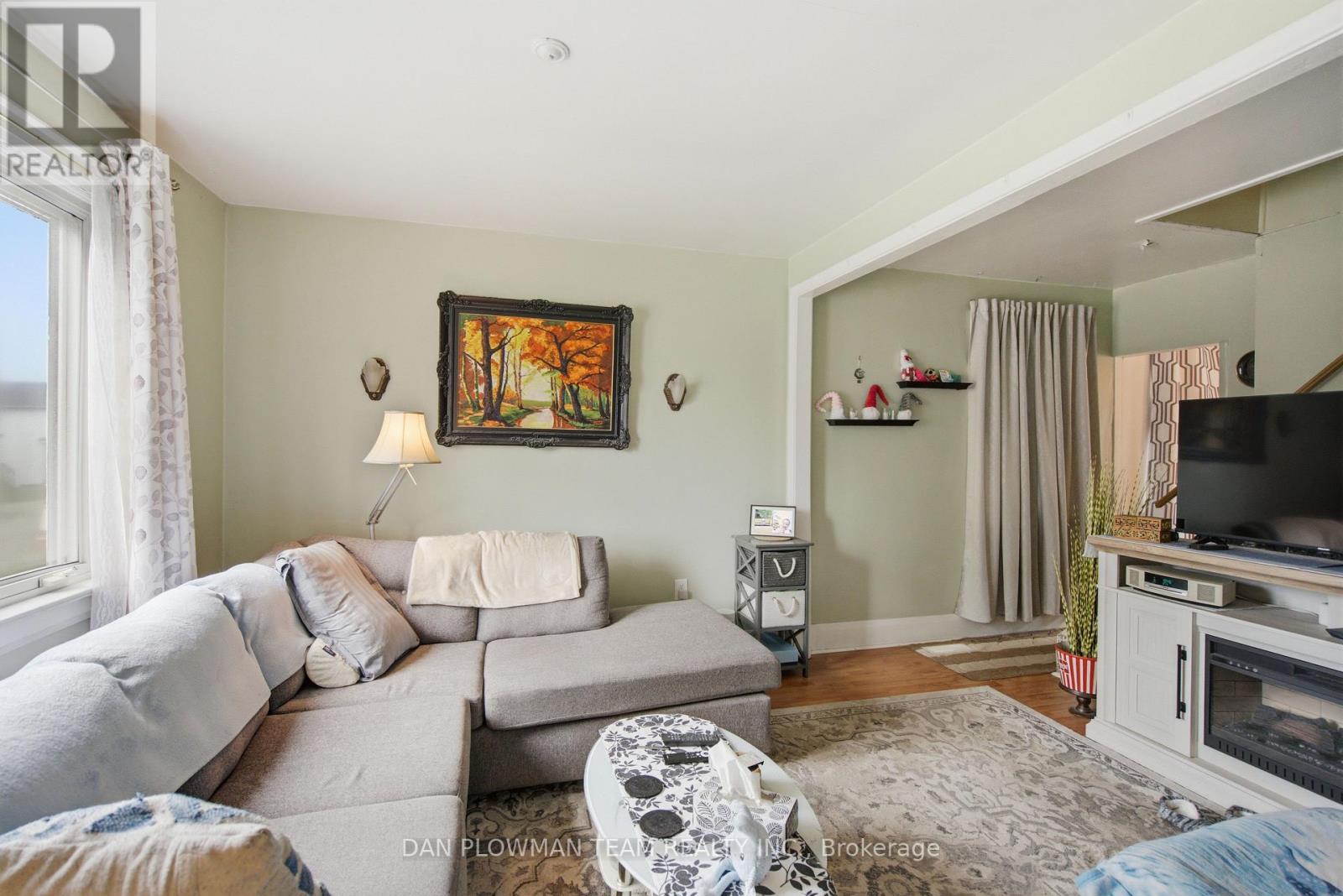 250 Mitchell Avenue, Oshawa, Ontario  L1H 2V6 - Photo 2 - E13557892