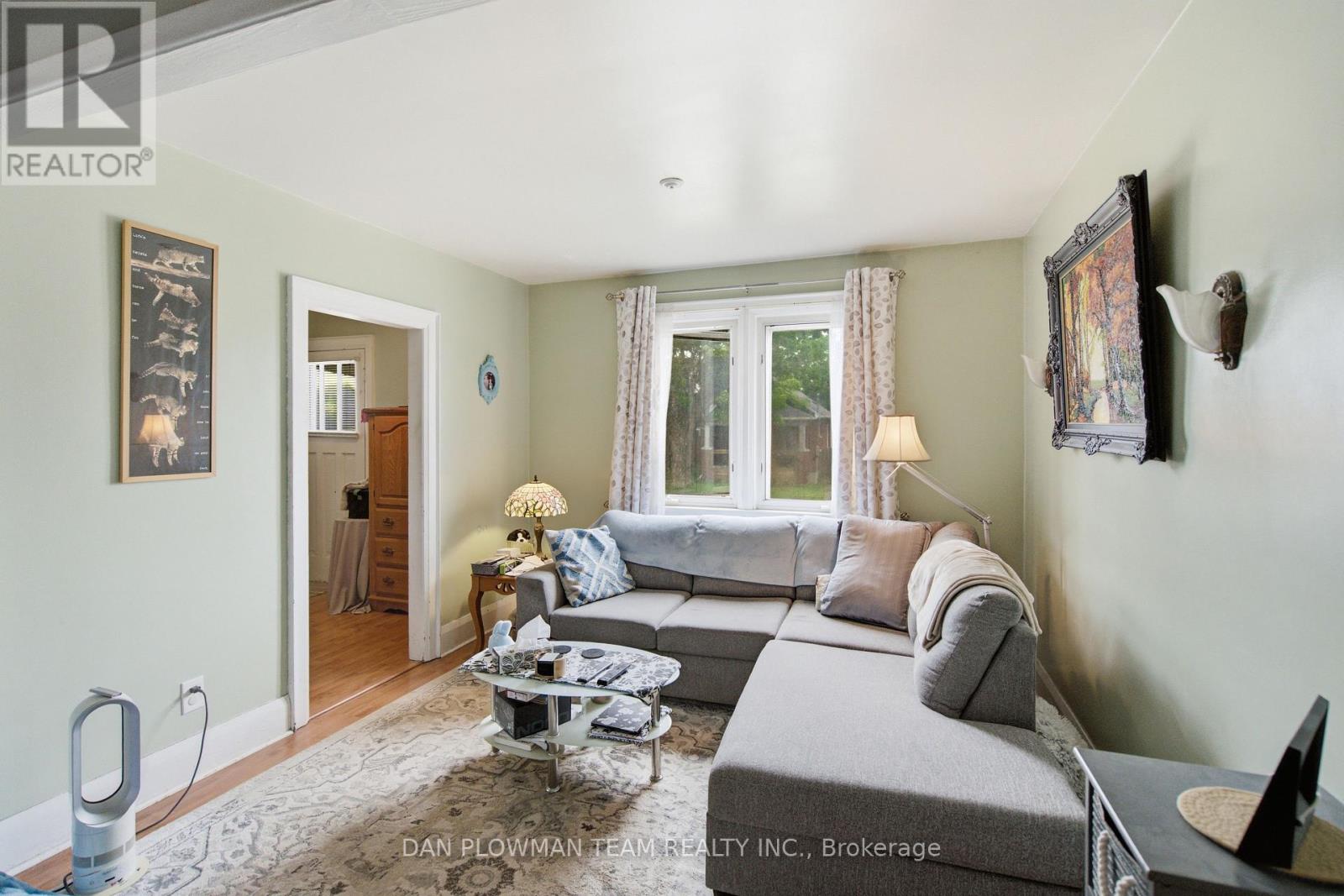 250 Mitchell Avenue, Oshawa, Ontario  L1H 2V6 - Photo 4 - E13557892