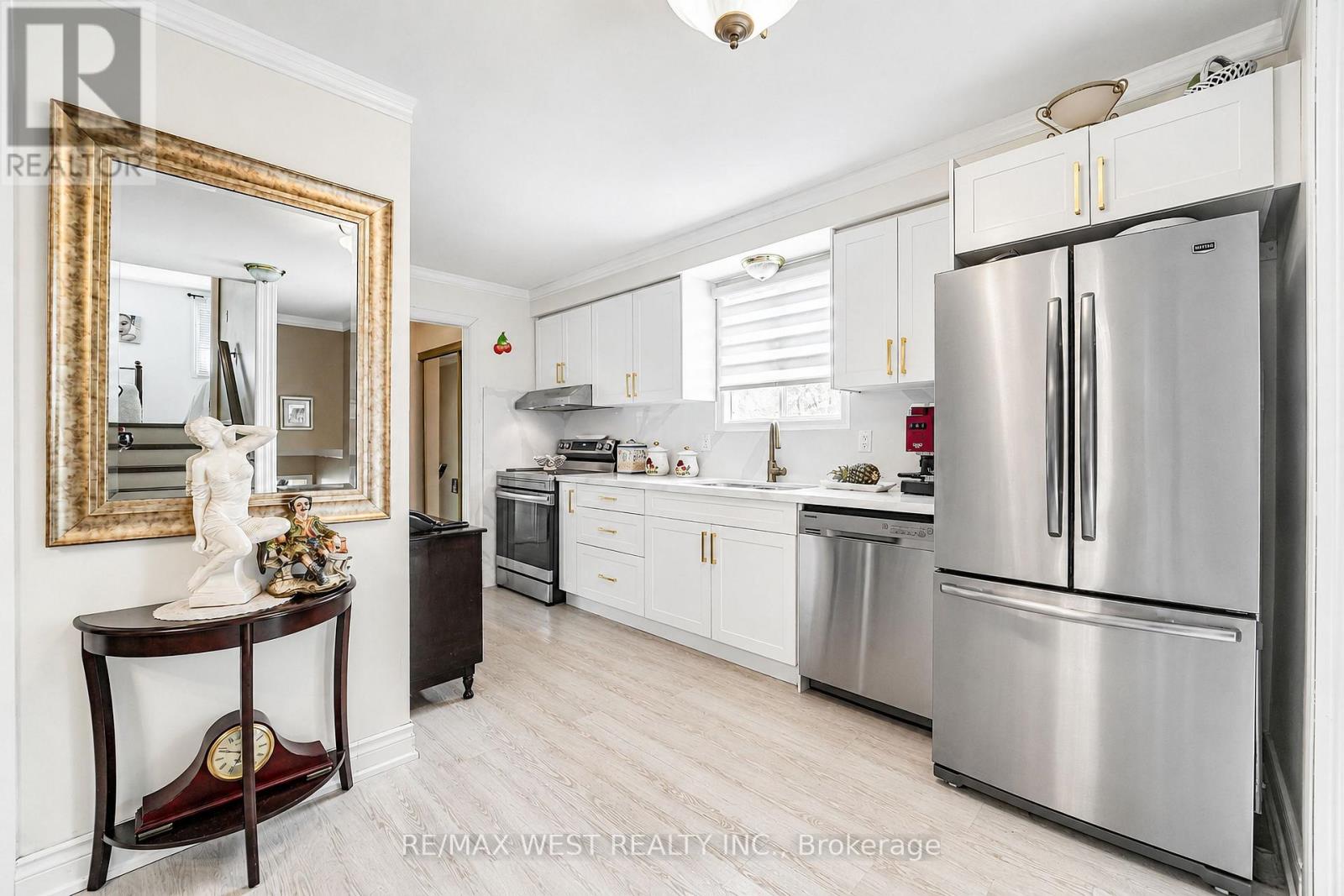 527 Birkdale Street, Oshawa, Ontario  L1H 8C3 - Photo 4 - E13557966