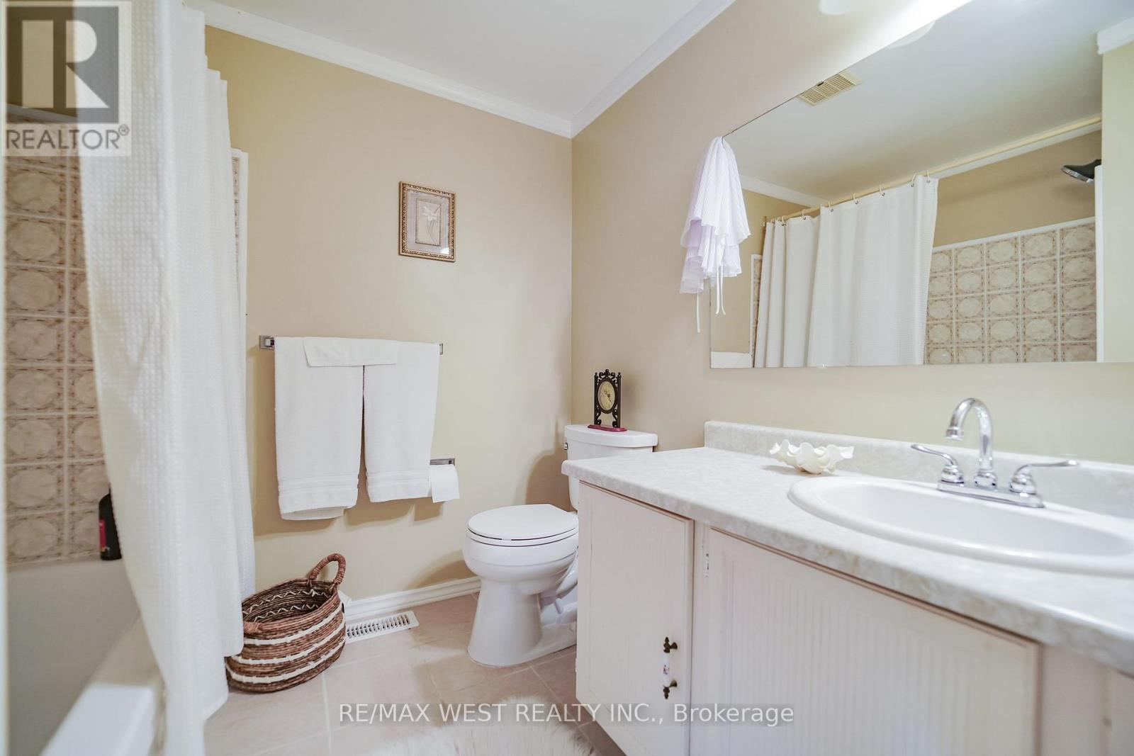 527 Birkdale Street, Oshawa, Ontario  L1H 8C3 - Photo 8 - E13557966