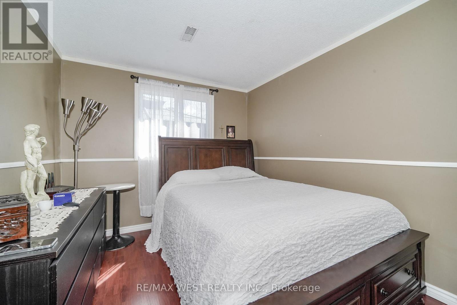 527 Birkdale Street, Oshawa, Ontario  L1H 8C3 - Photo 9 - E13557966