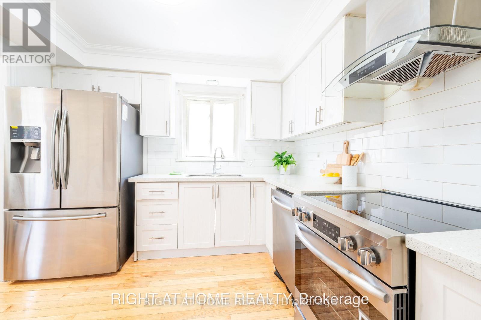 160 Overbank Drive, Oshawa, Ontario  L1J 7Y5 - Photo 11 - E13558006