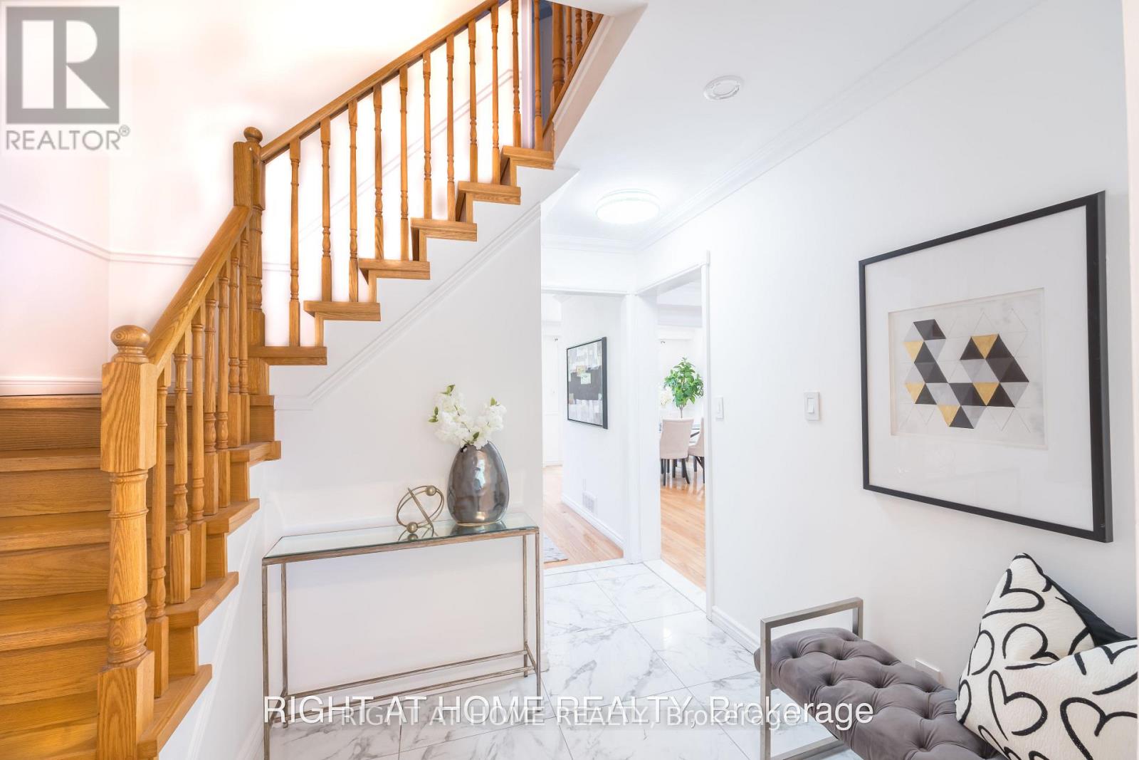 160 Overbank Drive, Oshawa, Ontario  L1J 7Y5 - Photo 3 - E13558006