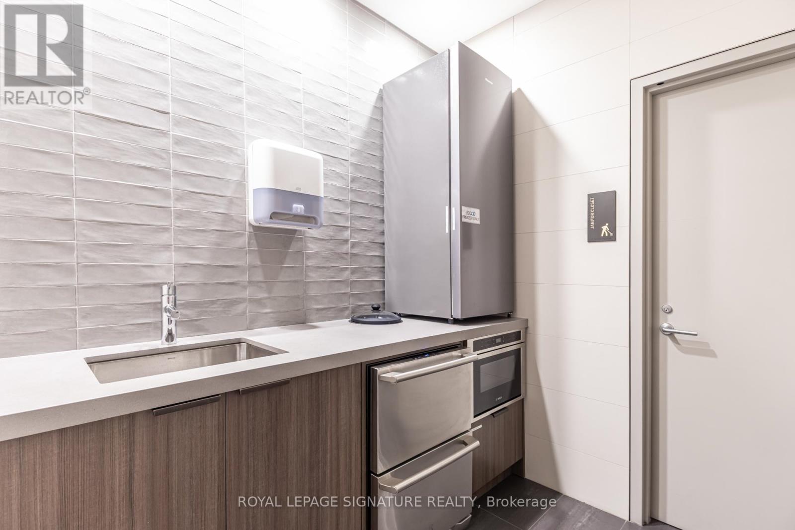 1300 - 130 Queens Quay E, Toronto, Ontario  M5A 3Y5 - Photo 35 - C13001088