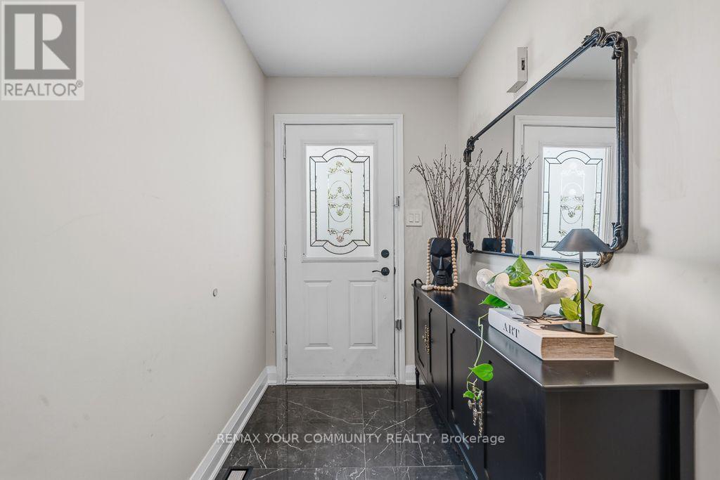 5 Amaryllis Avenue, Richmond Hill, Ontario  L4E 3T7 - Photo 2 - N13557242