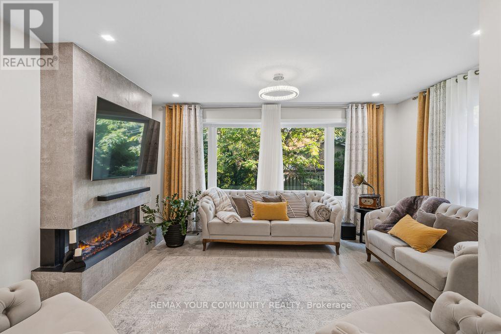 5 Amaryllis Avenue, Richmond Hill, Ontario  L4E 3T7 - Photo 4 - N13557242